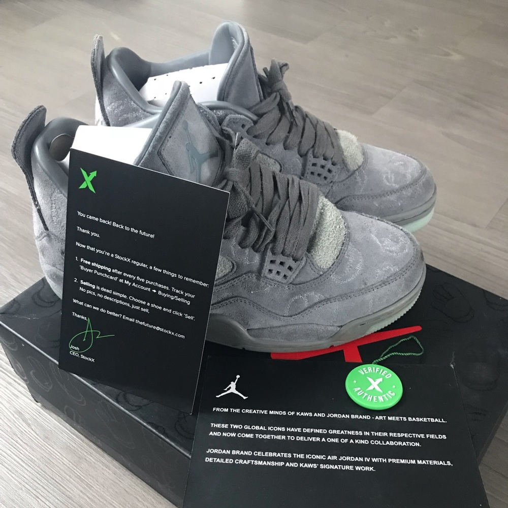 Air Jordan 4 KAWS